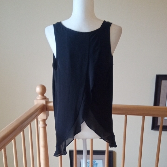 Lush Brand Black Sleeveless Top With Cascading Ruffled Back Panel - Picture 3 of 7